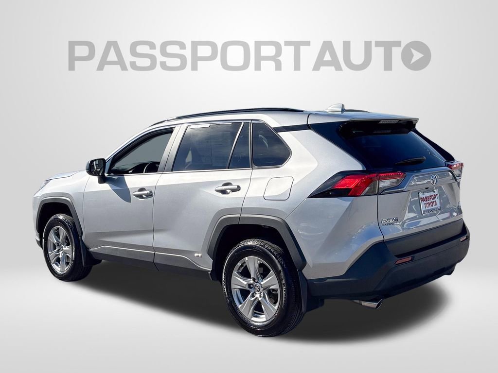 Certified 2025 Toyota RAV4 LE AWD/4WD image 4