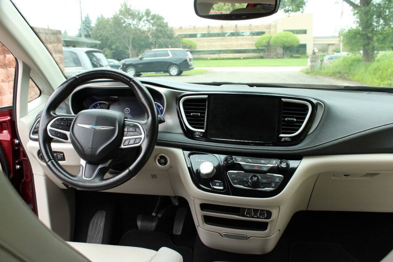 Used 2021 Chrysler Pacifica Touring-L FWD image 24