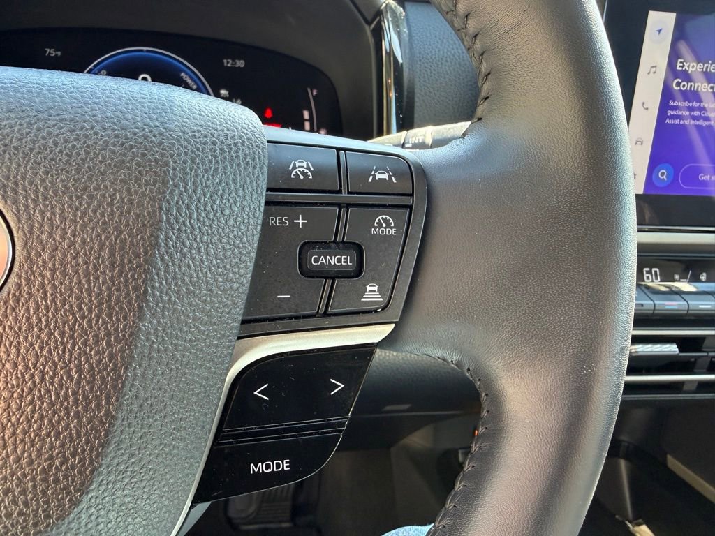 Used 2025 Toyota Camry LE w/ Convenience Package image 30