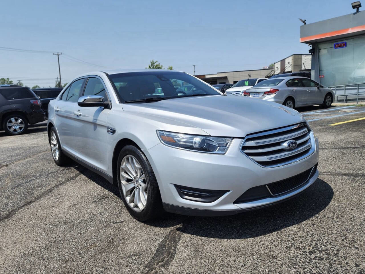 Used 2019 Ford Taurus Limited image 7