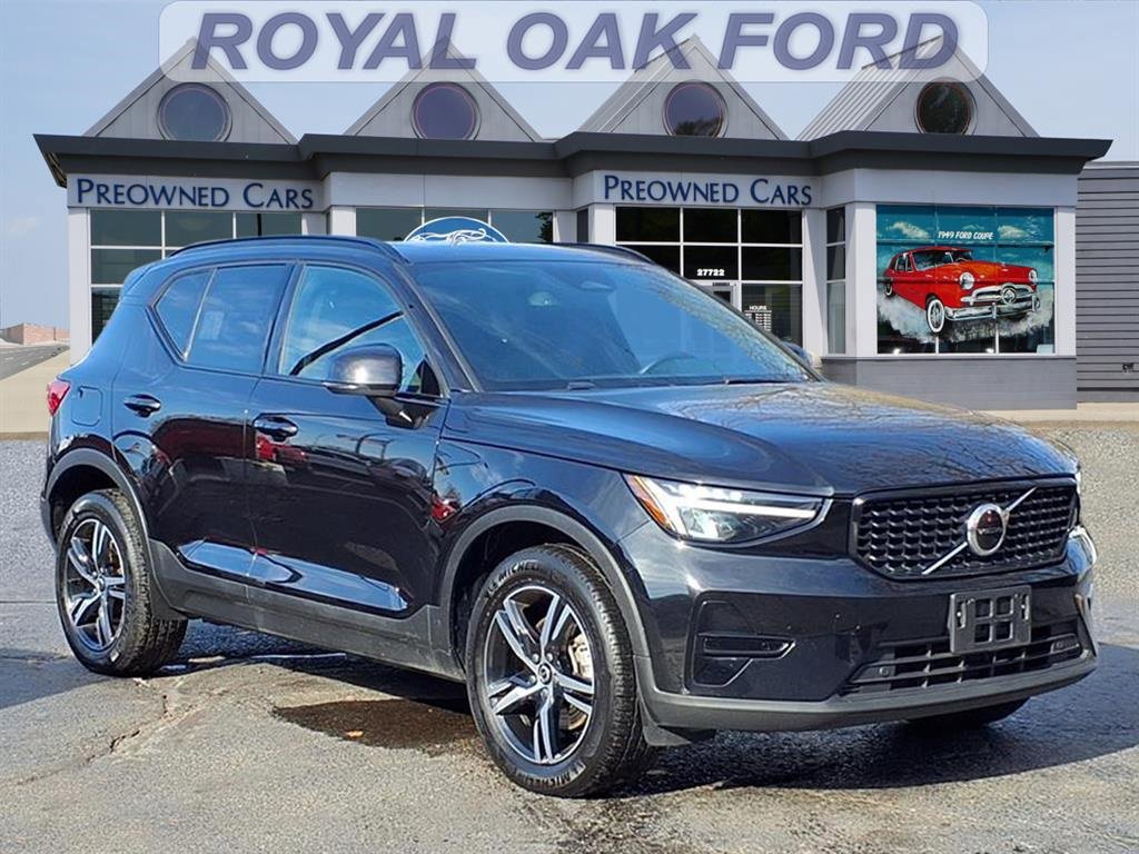 Used 2024 Volvo XC40 B5 Core