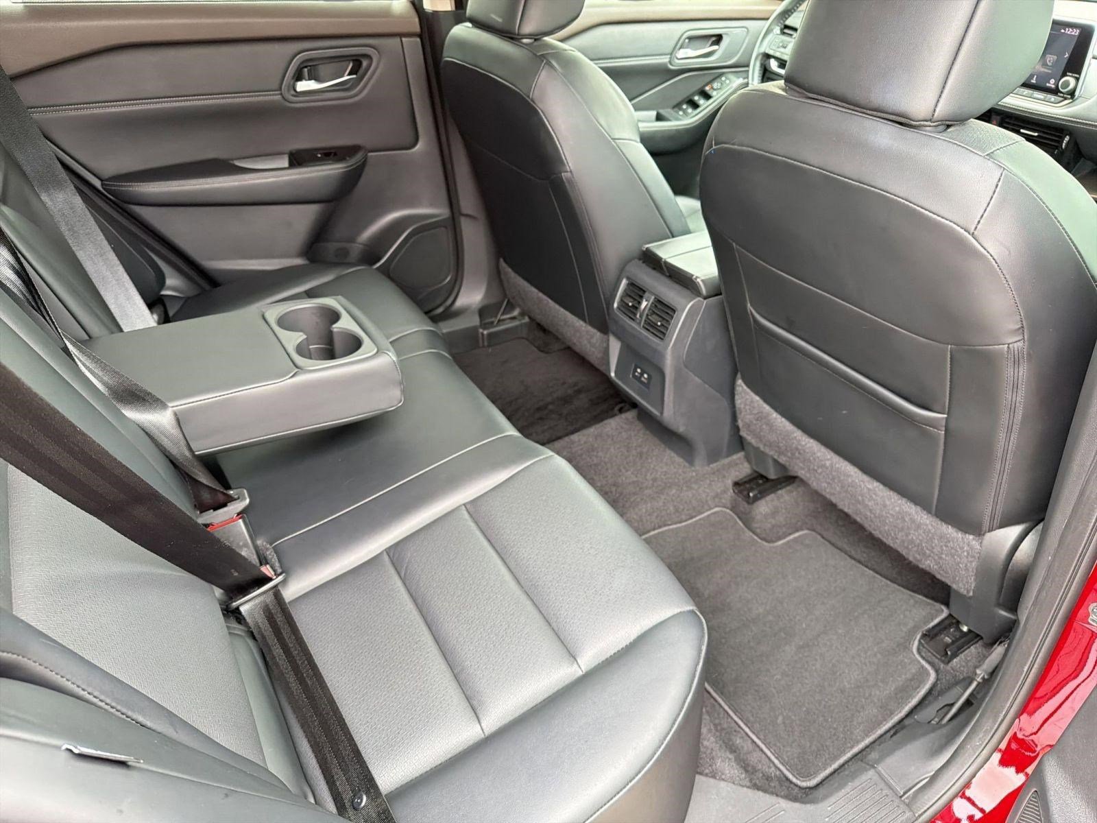 Used 2023 Nissan Rogue SV w/ SV Premium Package FWD image 30