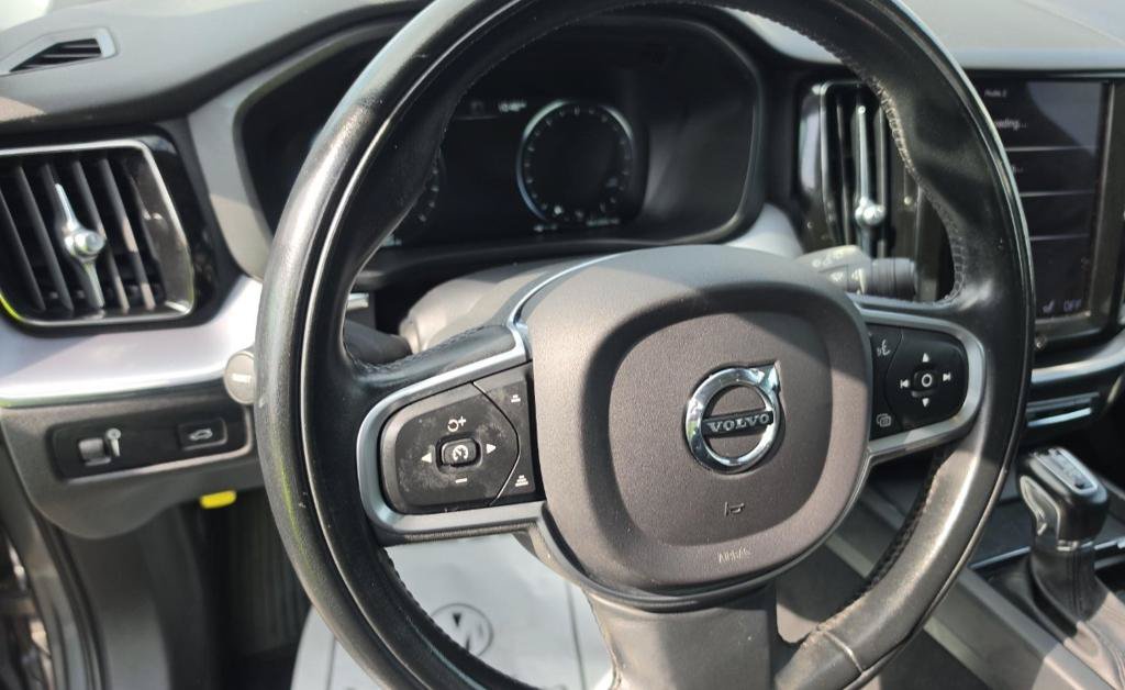 Used 2021 Volvo XC60 T5 Momentum w/ Premium Package AWD/4WD image 13