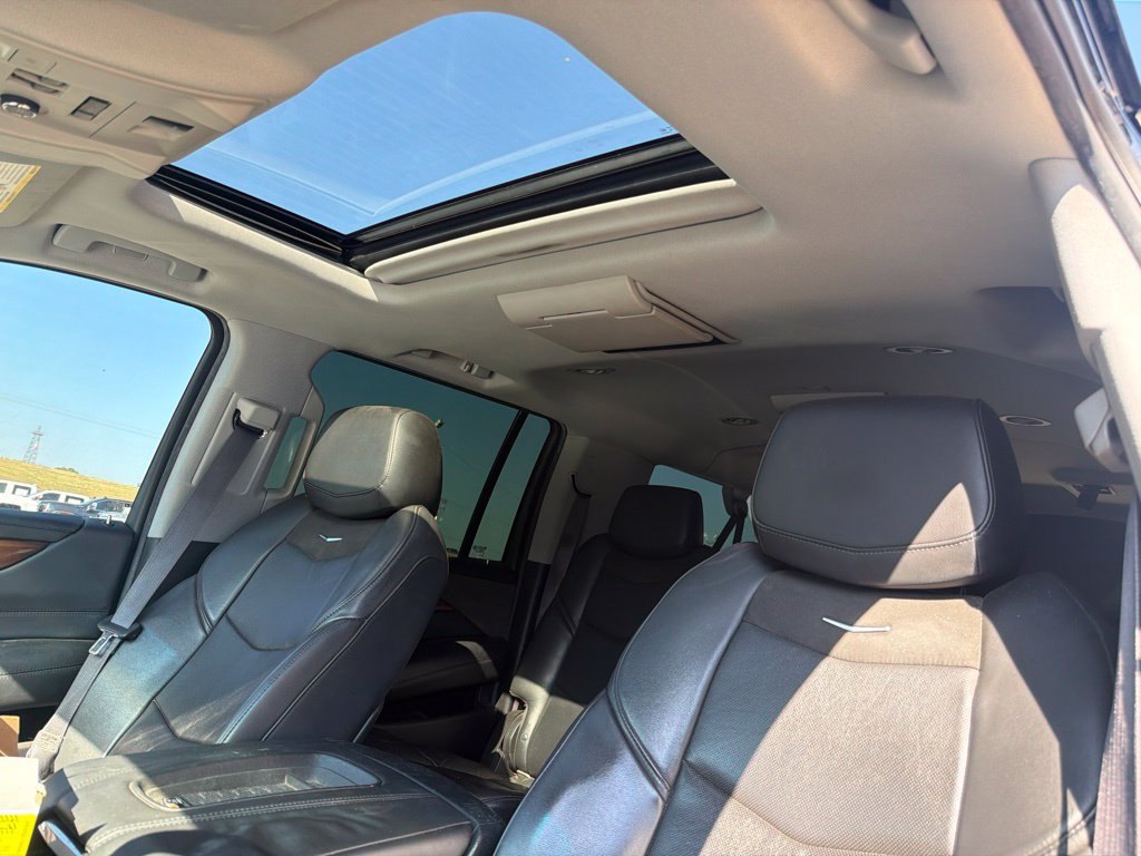 Used 2017 Cadillac Escalade ESV Premium Luxury AWD/4WD image 9