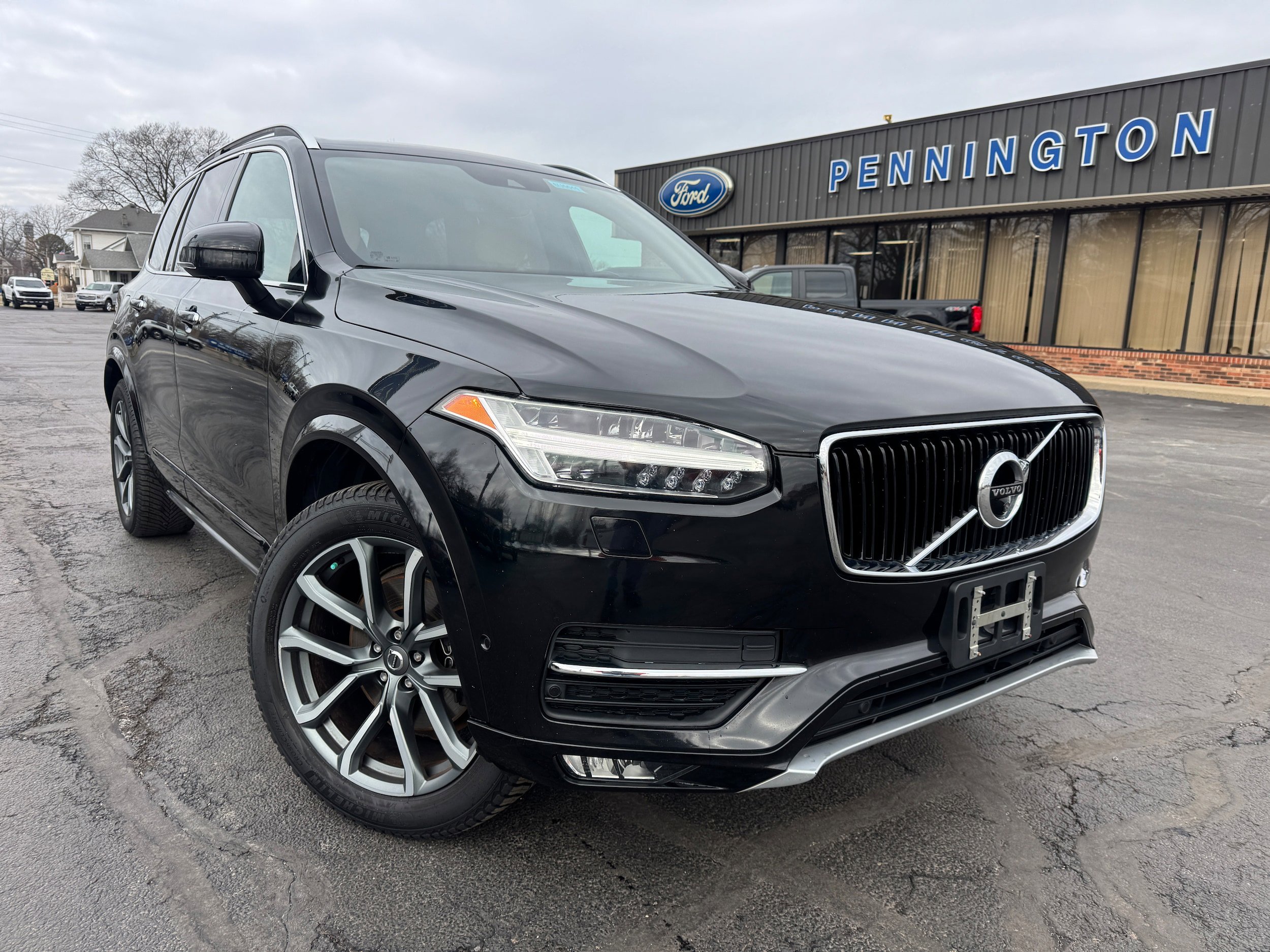 Used 2017 Volvo XC90 T6 Momentum w/ Vision Package AWD/4WD image 1