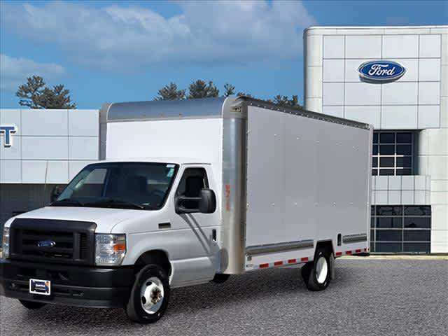 Used 2024 Ford E-350 and Econoline 350 Super Duty w/ Driver's Safety Package RWD image 3