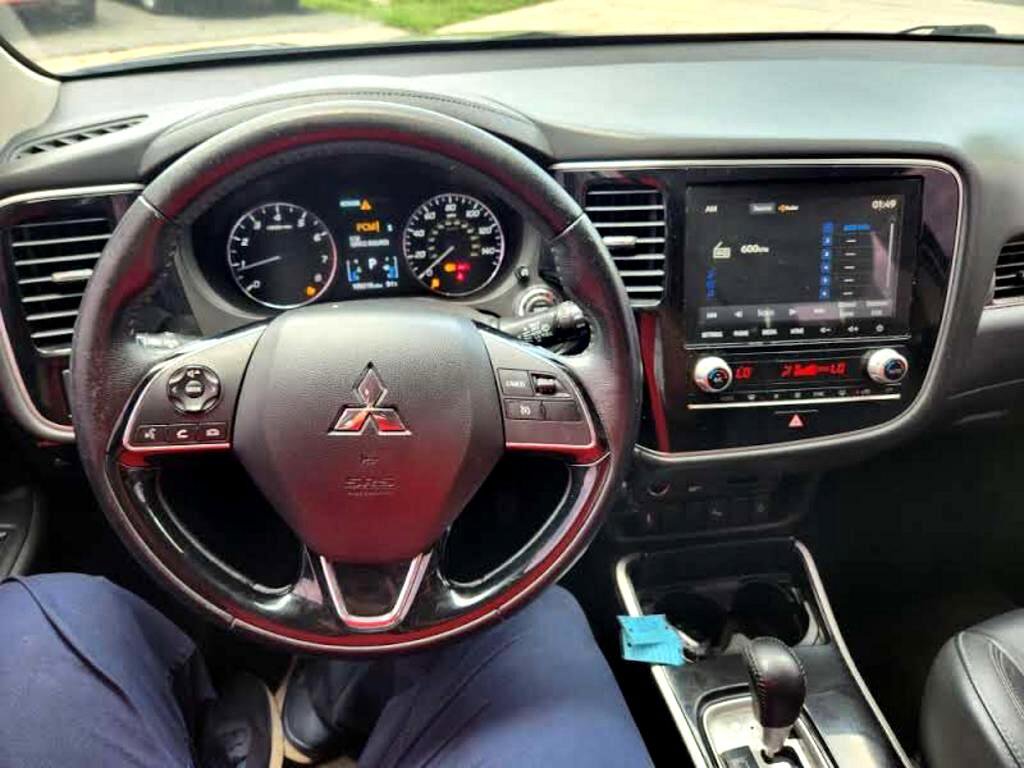 Used 2020 Mitsubishi Outlander SE image 16