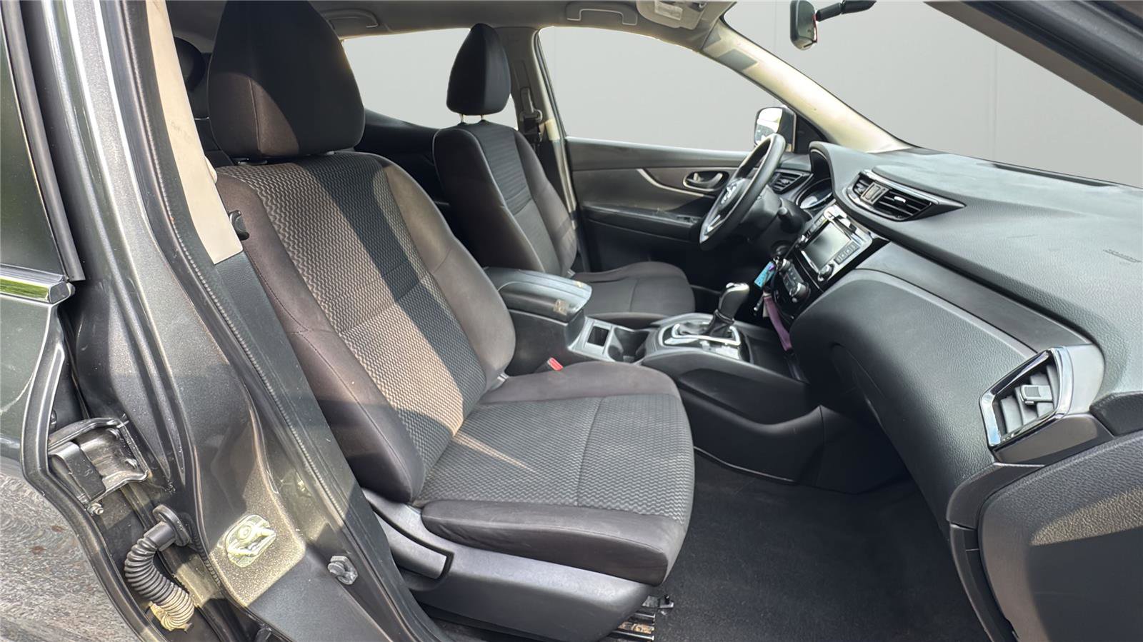 Used 2019 Nissan Rogue Sport S image 14