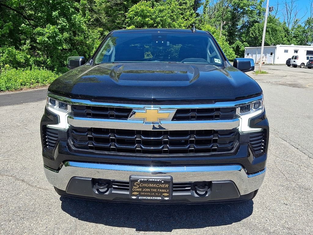 Used 2022 Chevrolet Silverado 1500 LT AWD/4WD image 2