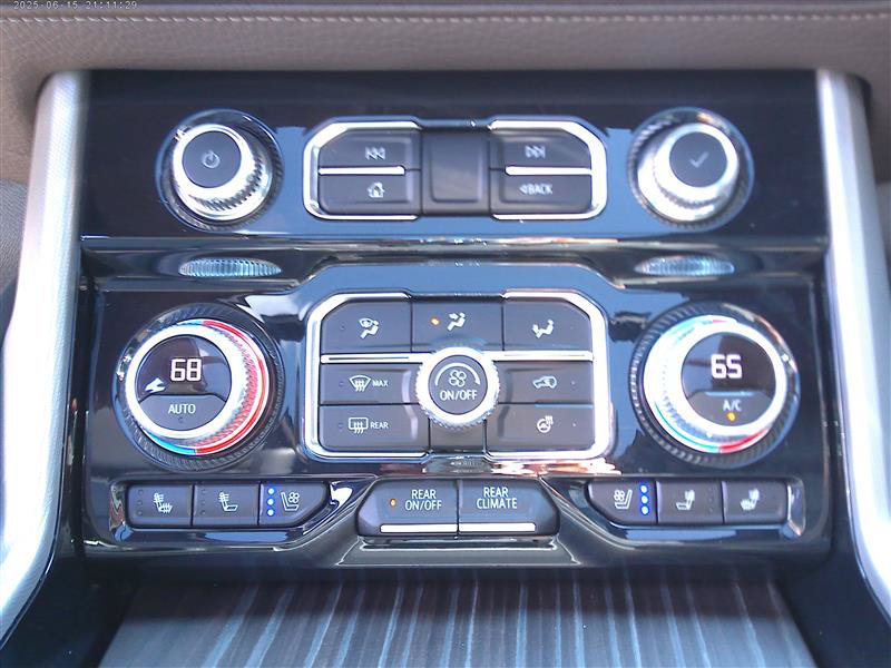 Used 2024 GMC Yukon XL Denali w/ Advanced Technology Package AWD/4WD image 21