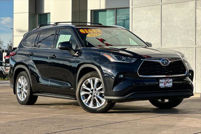 Certified 2022 Toyota Highlander Limited image 2