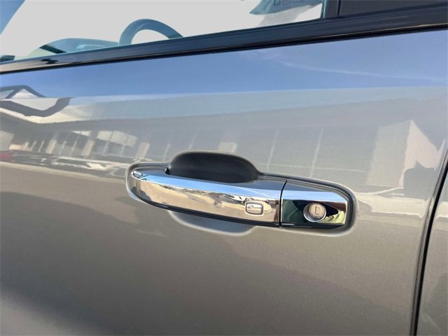 Used 2024 GMC Canyon Denali image 12