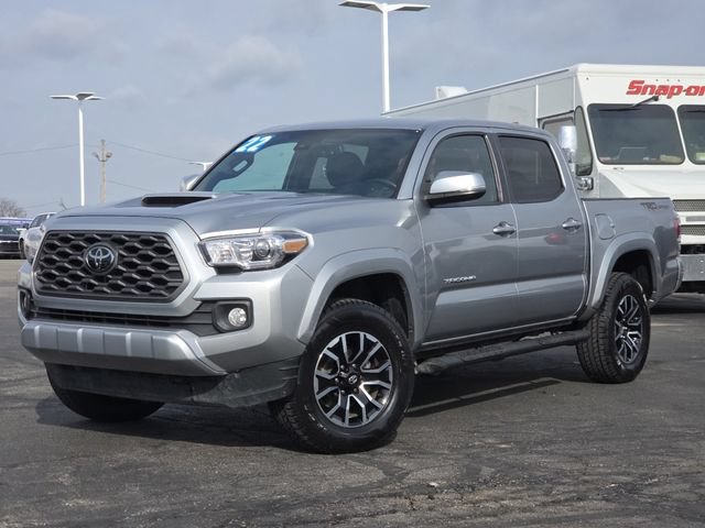 Used 2022 Toyota Tacoma TRD Sport w/ Technology Package RWD image 2
