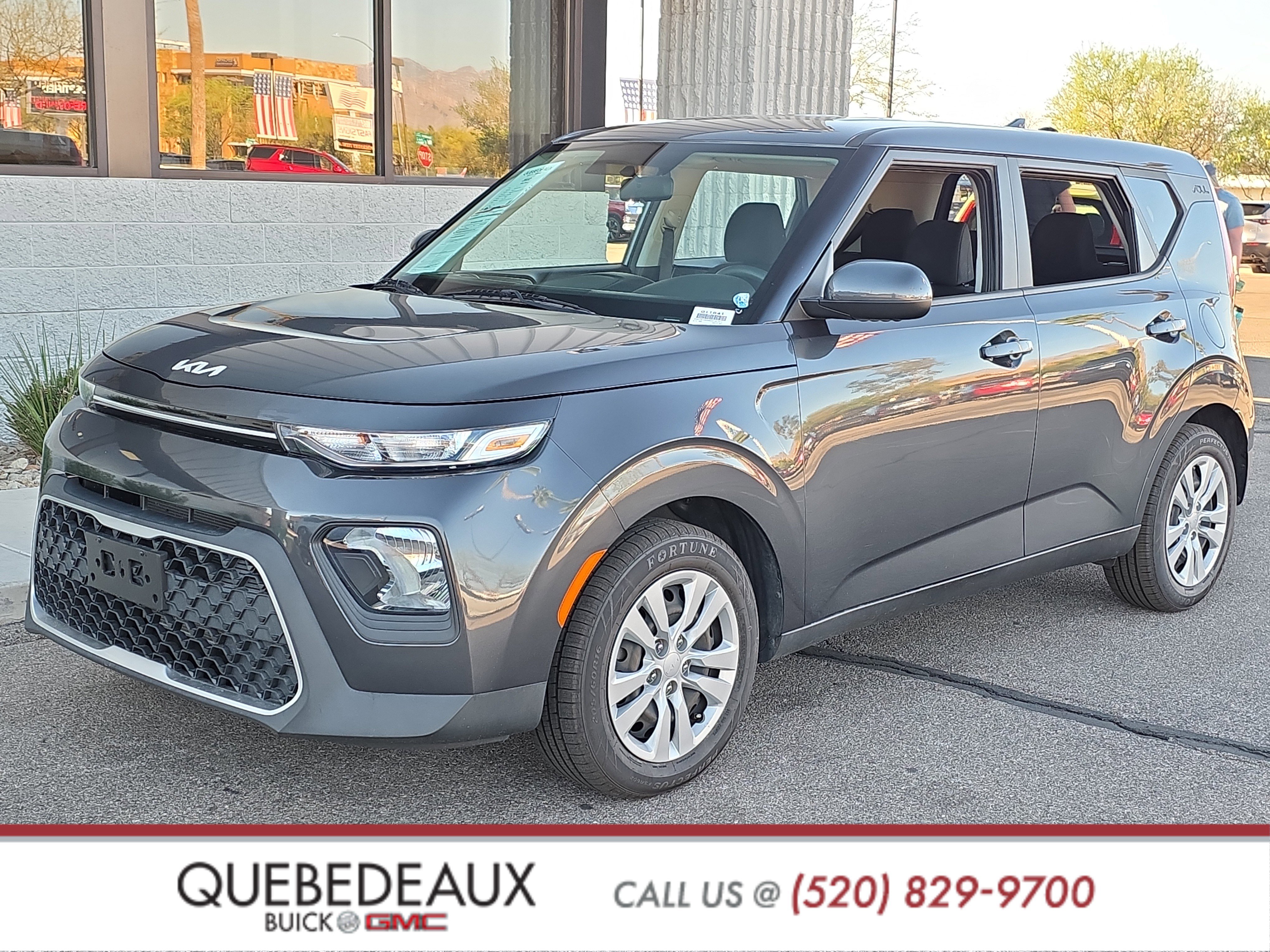 Used 2022 Kia Soul LX image 3