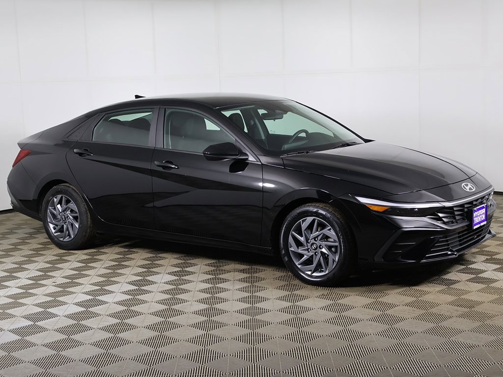 Certified 2024 Hyundai Elantra SEL image 39