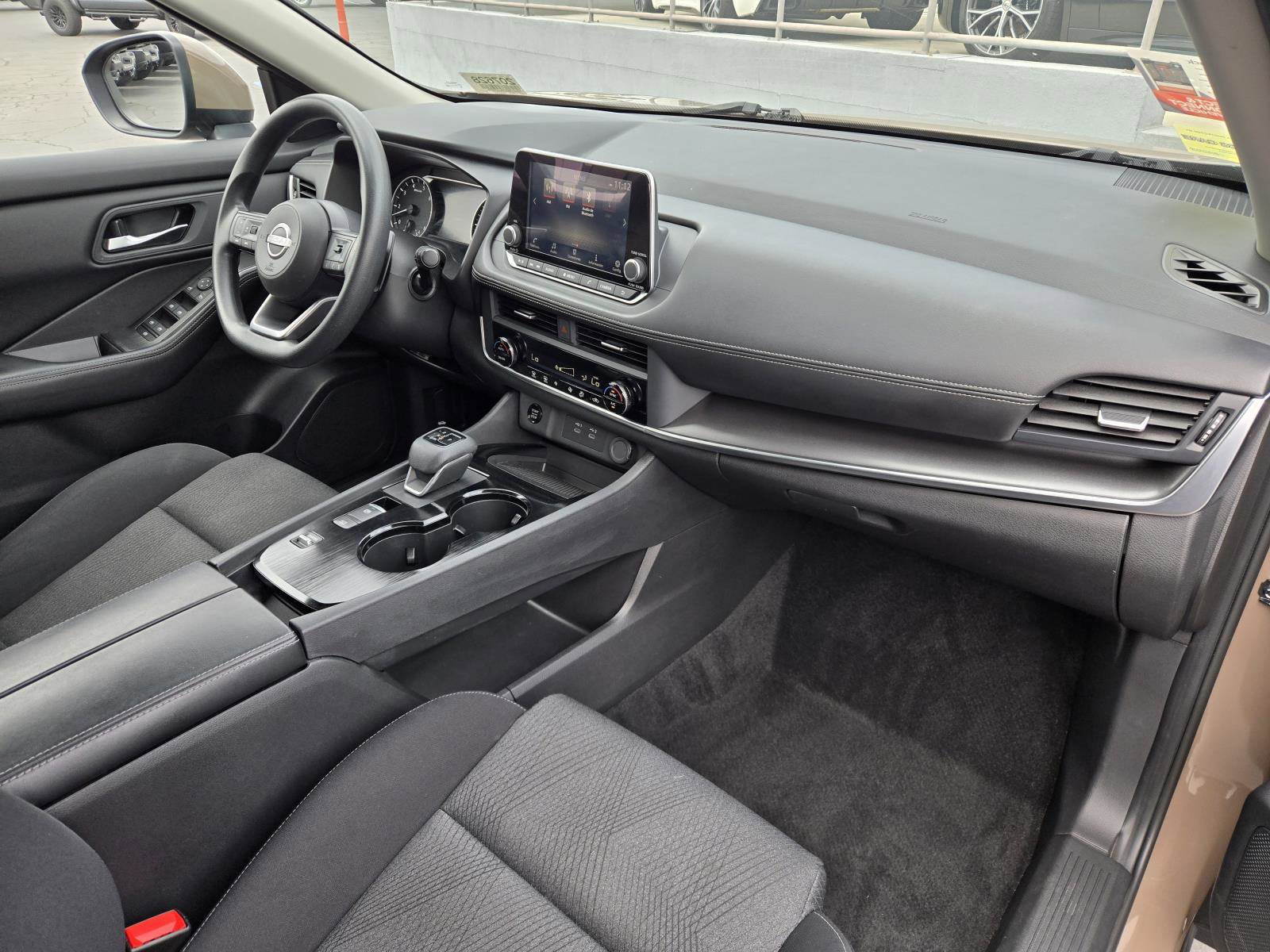 Used 2024 Nissan Rogue SV FWD image 31