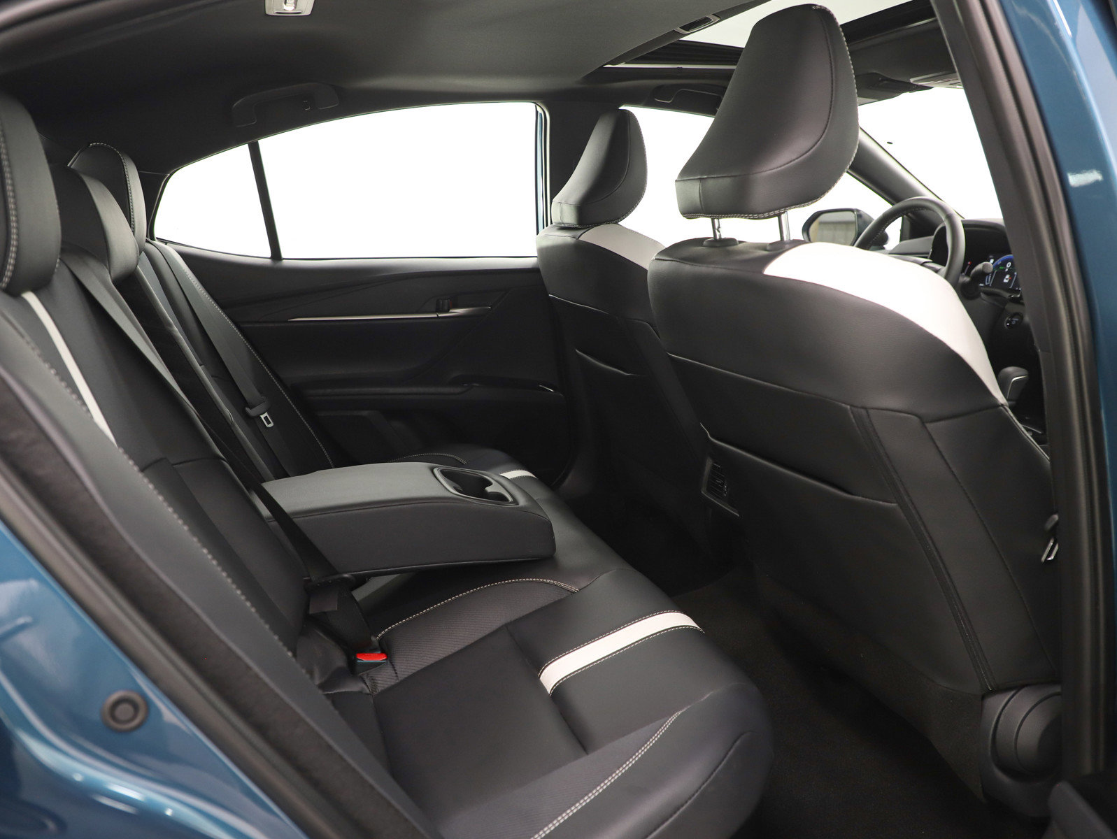 Used 2026 Toyota Camry SE w/ Multimedia Upgrade Package image 12