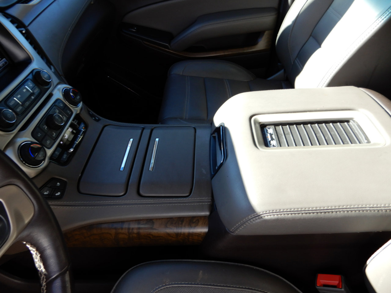 Used 2018 GMC Yukon Denali image 14