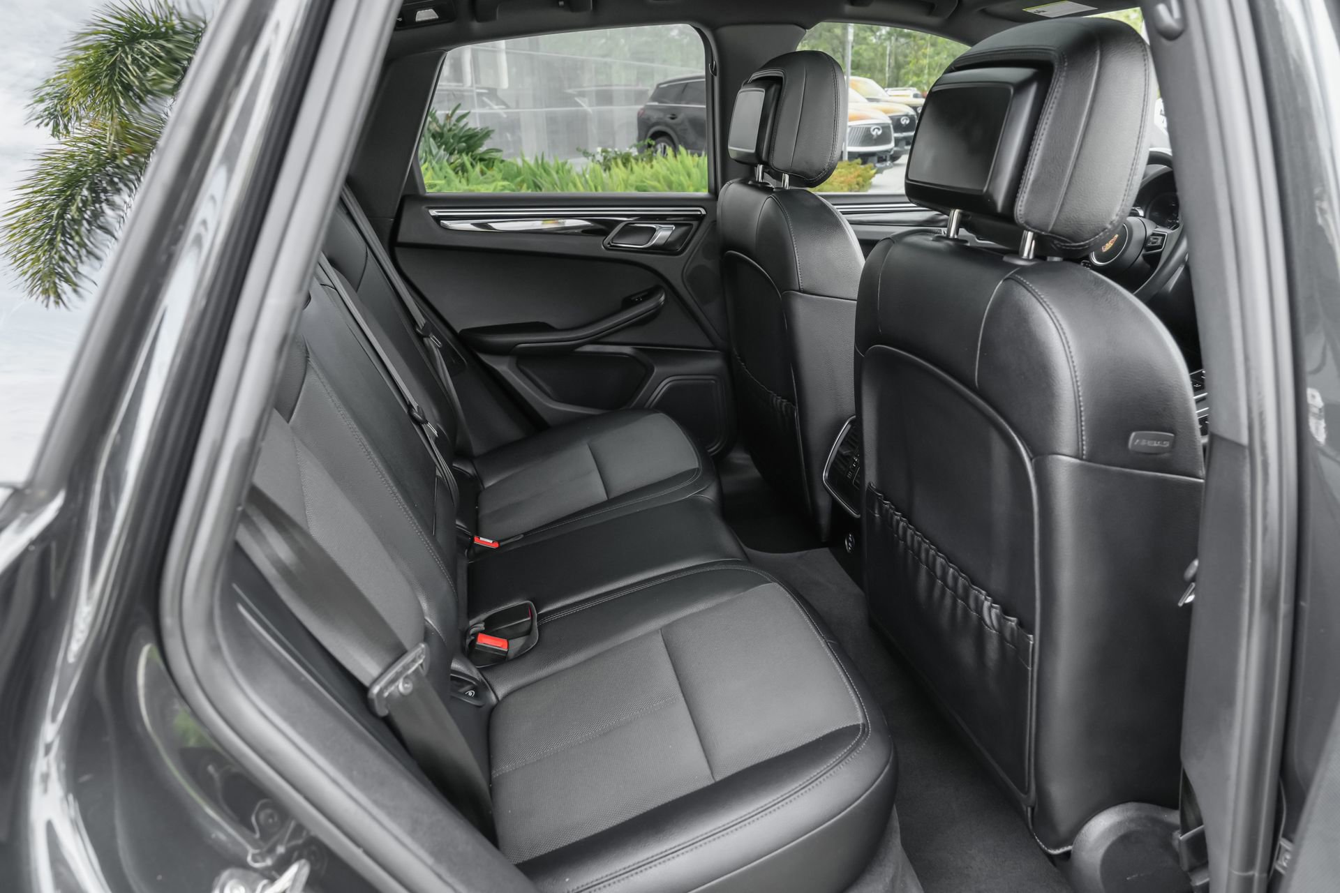 Used 2022 Porsche Macan image 36