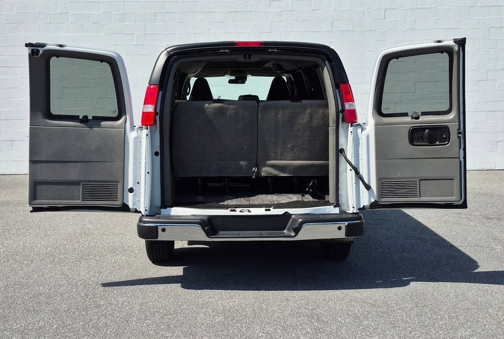 Used 2025 Chevrolet Express 3500 LT w/ LT Preferred Equipment Group RWD image 79