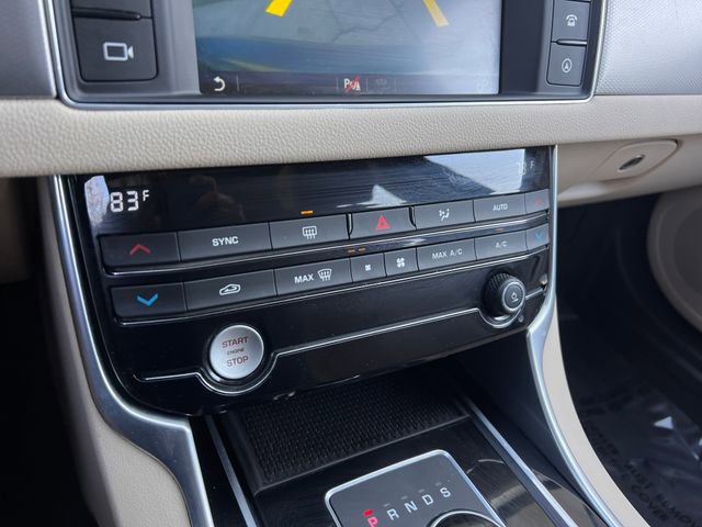 Used 2017 Jaguar XF Premium image 25