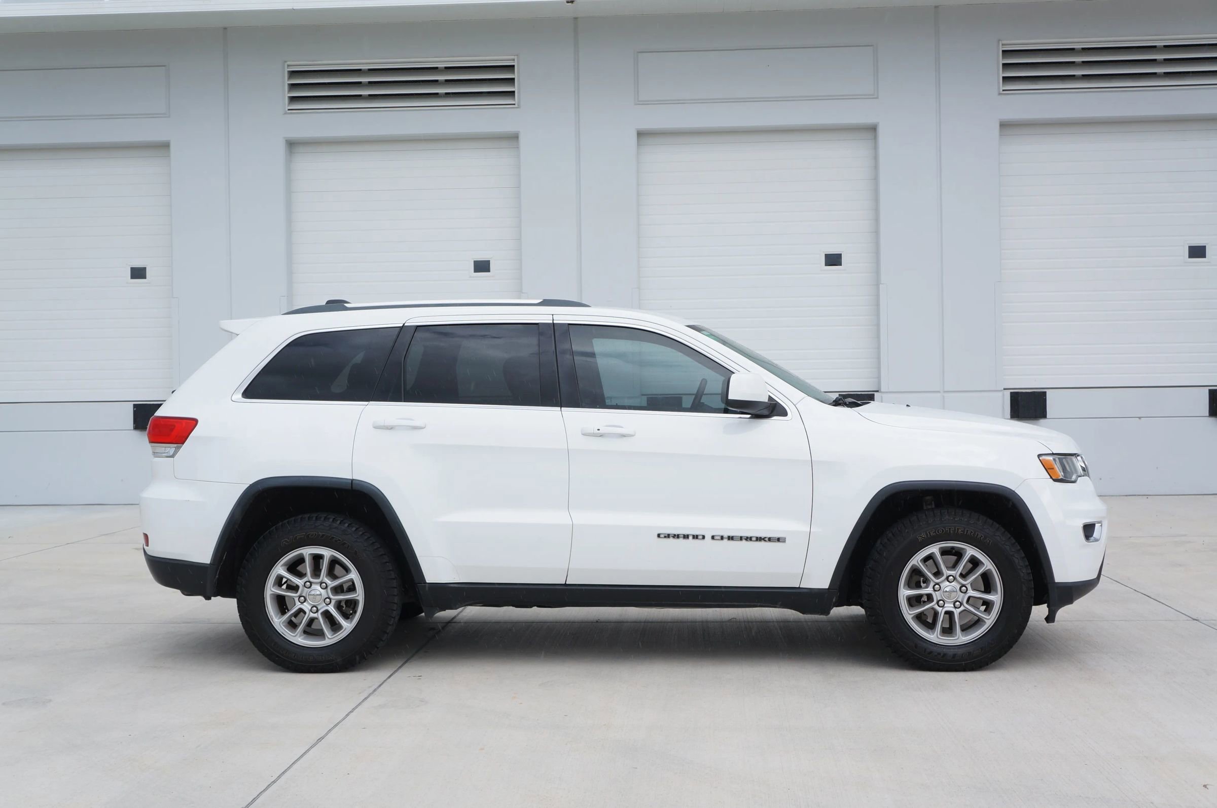 Used 2018 Jeep Grand Cherokee Laredo image 15