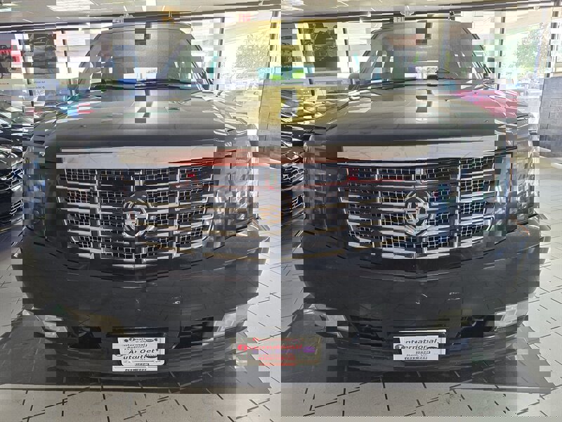 Used 2011 Cadillac Escalade ESV Luxury image 3