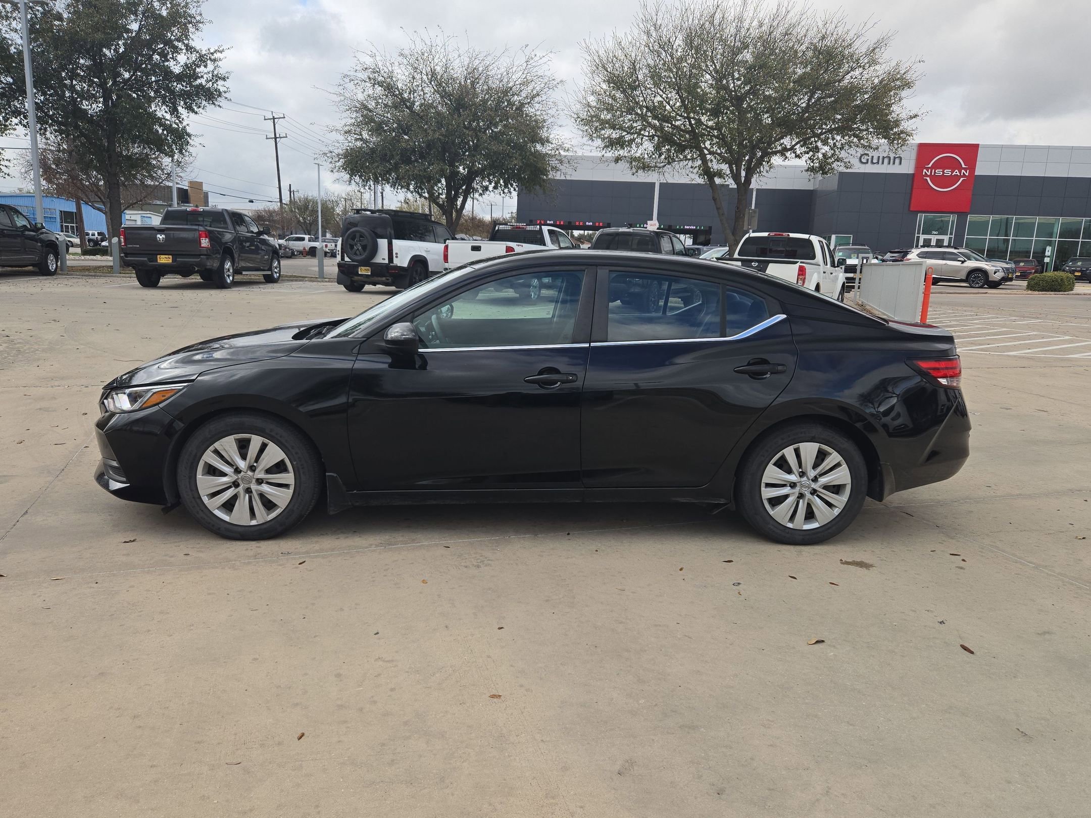 Used 2020 Nissan Sentra S image 6