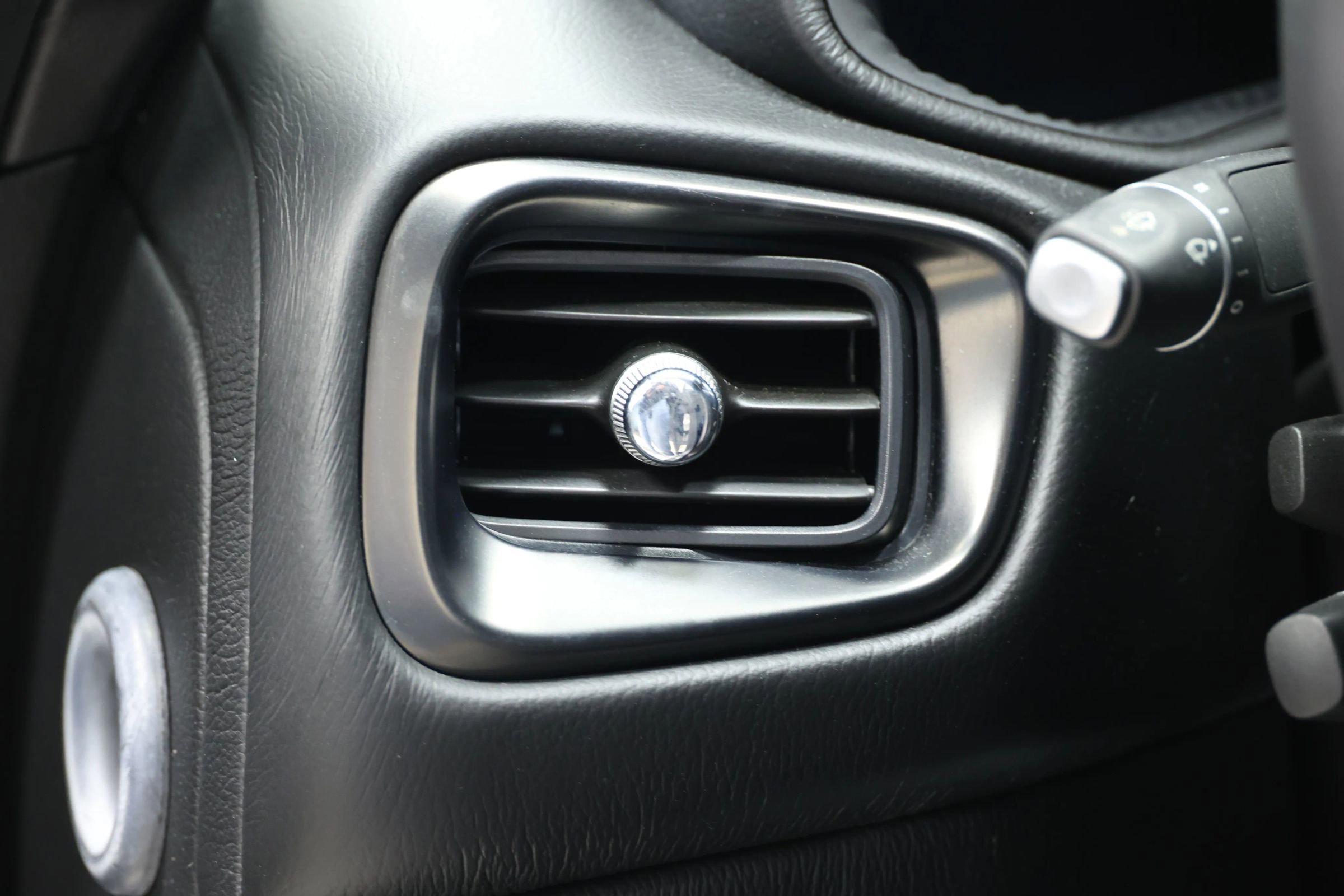 Used 2018 Aston Martin DB11 V12 image 19