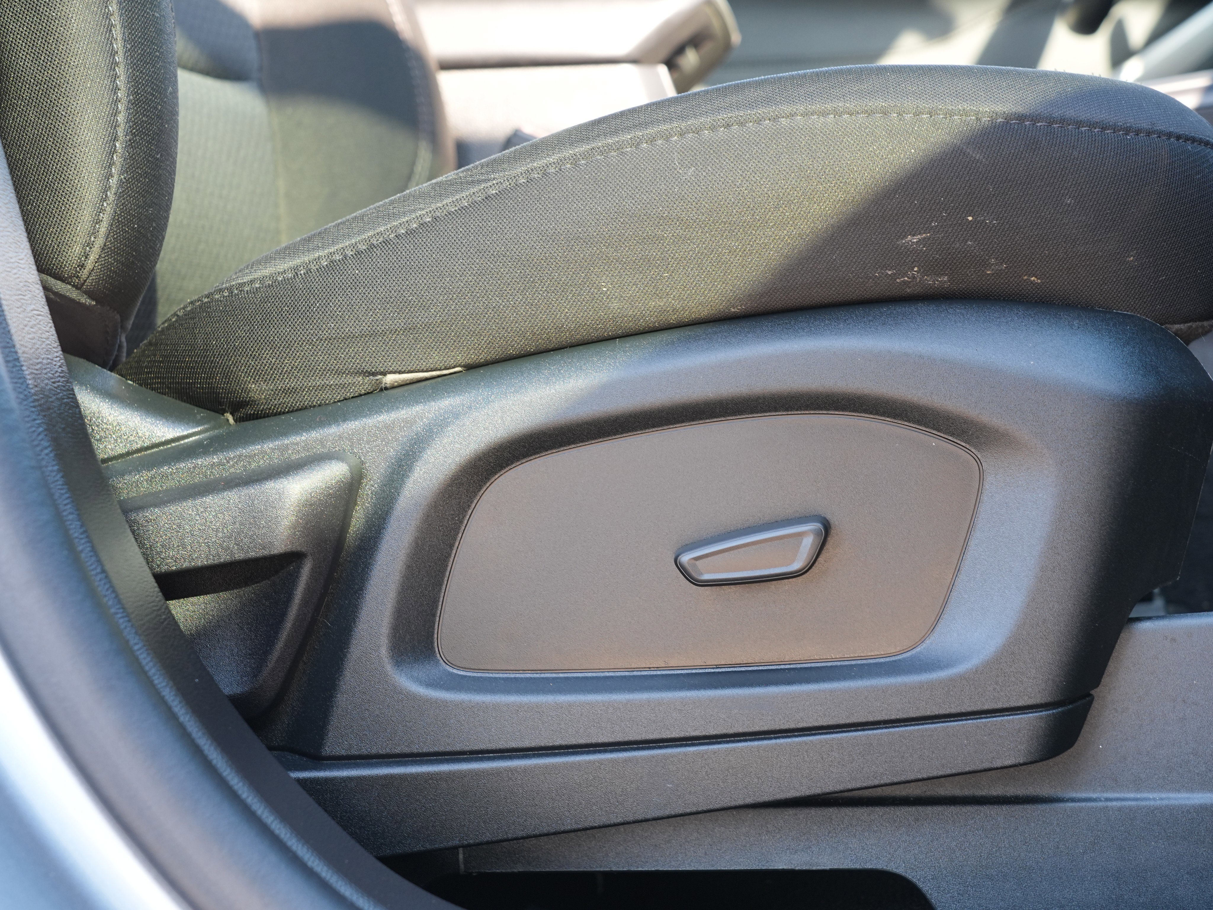 Used 2023 Ford Explorer XLT image 34