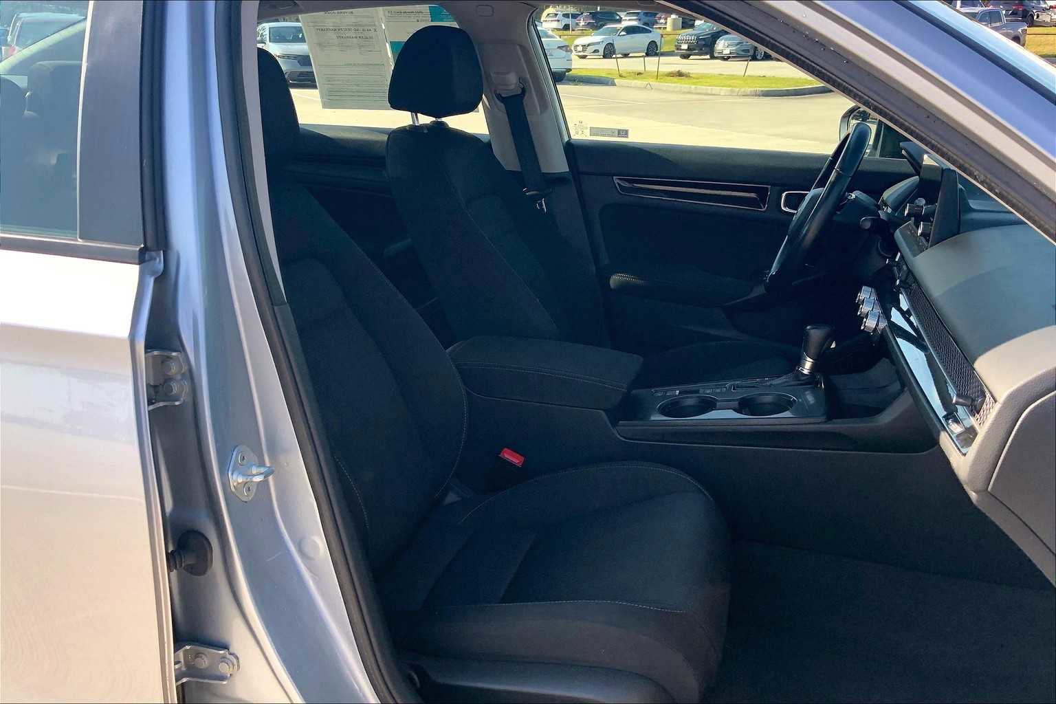 Used 2022 Honda Civic EX image 8