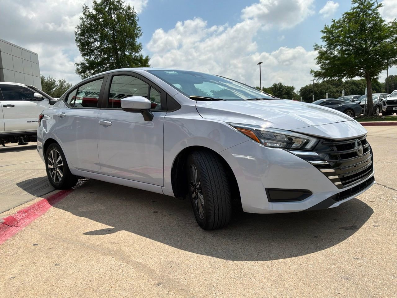 Used 2025 Nissan Versa SV FWD image 4