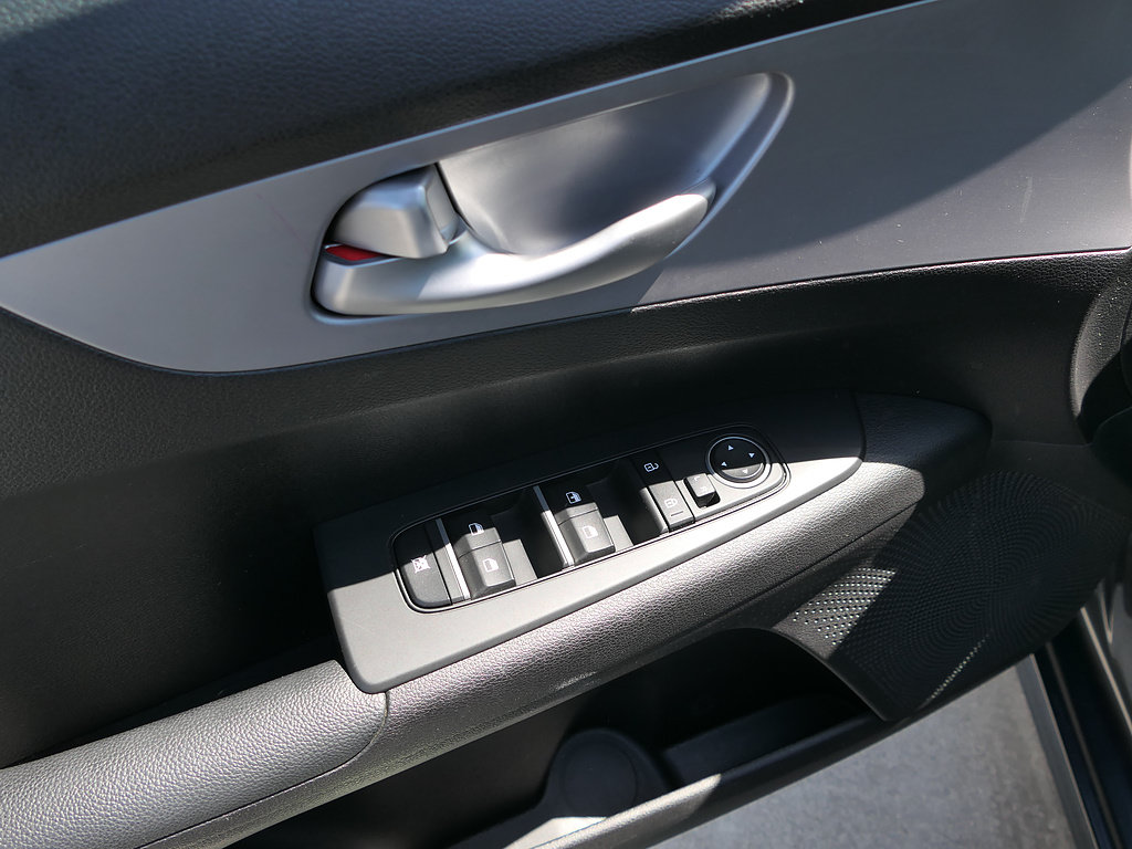 Used 2023 Kia Forte LXS w/ LXS Technology Package FWD image 13