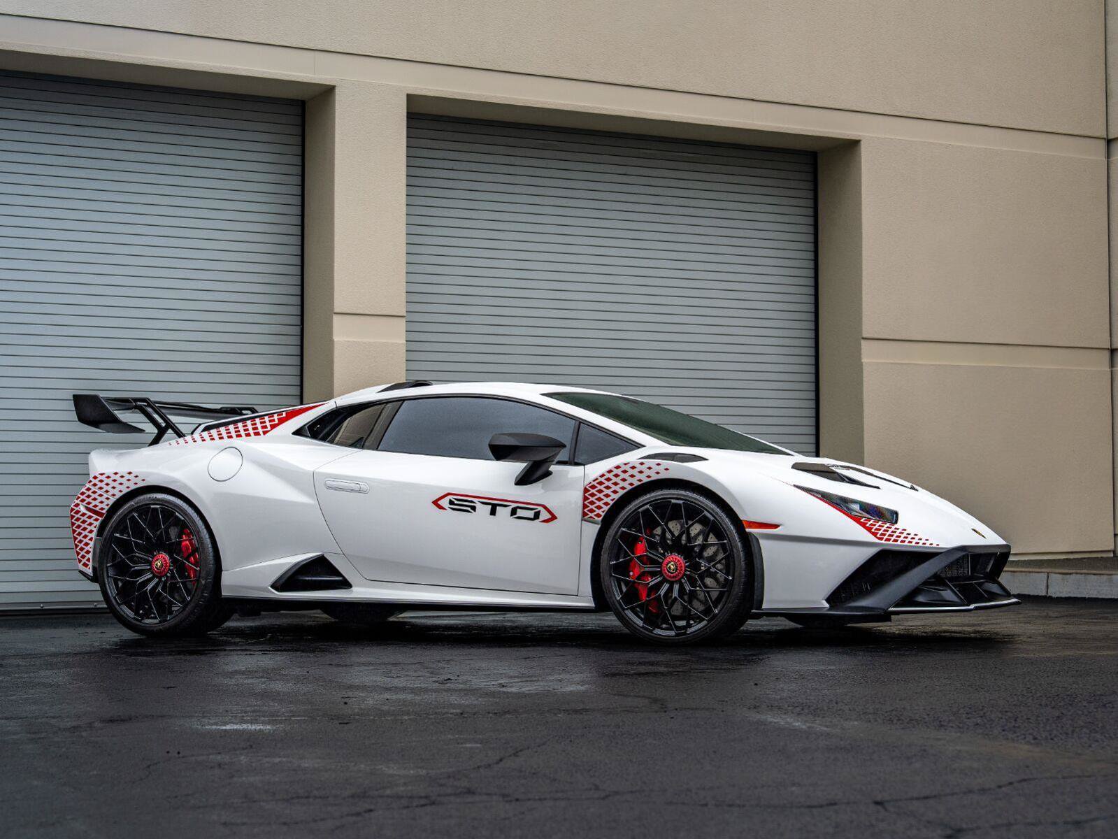 Used 2022 Lamborghini Huracan STO RWD image 14