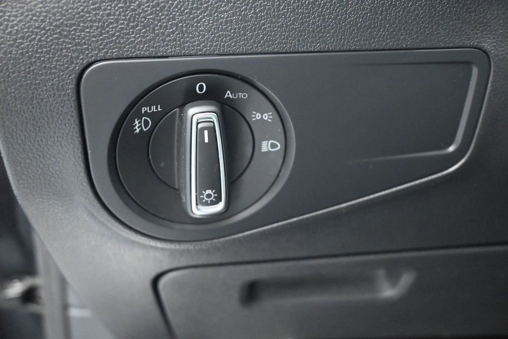 Used 2021 Volkswagen Tiguan SE FWD image 21