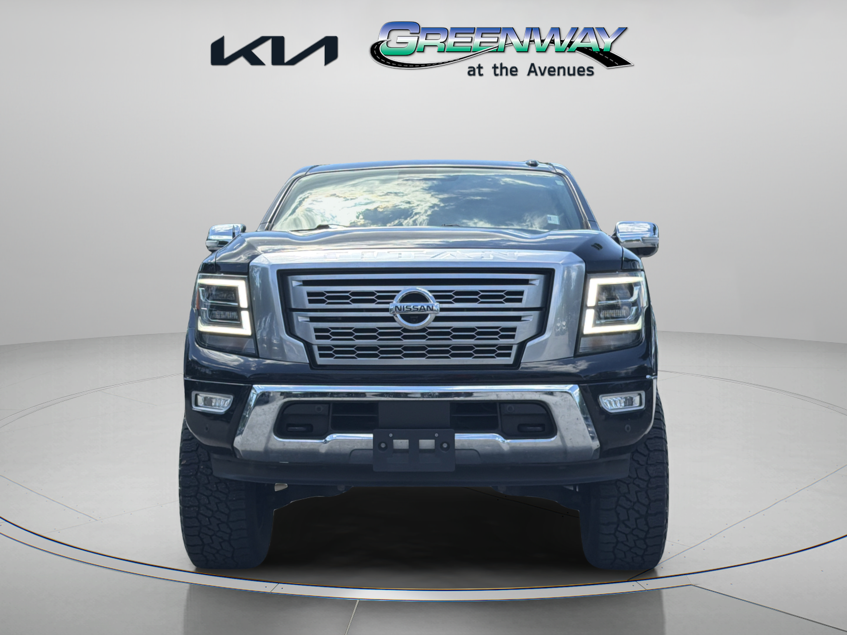 Used 2020 Nissan Titan Platinum Reserve w/ Moonroof Package AWD/4WD image 2
