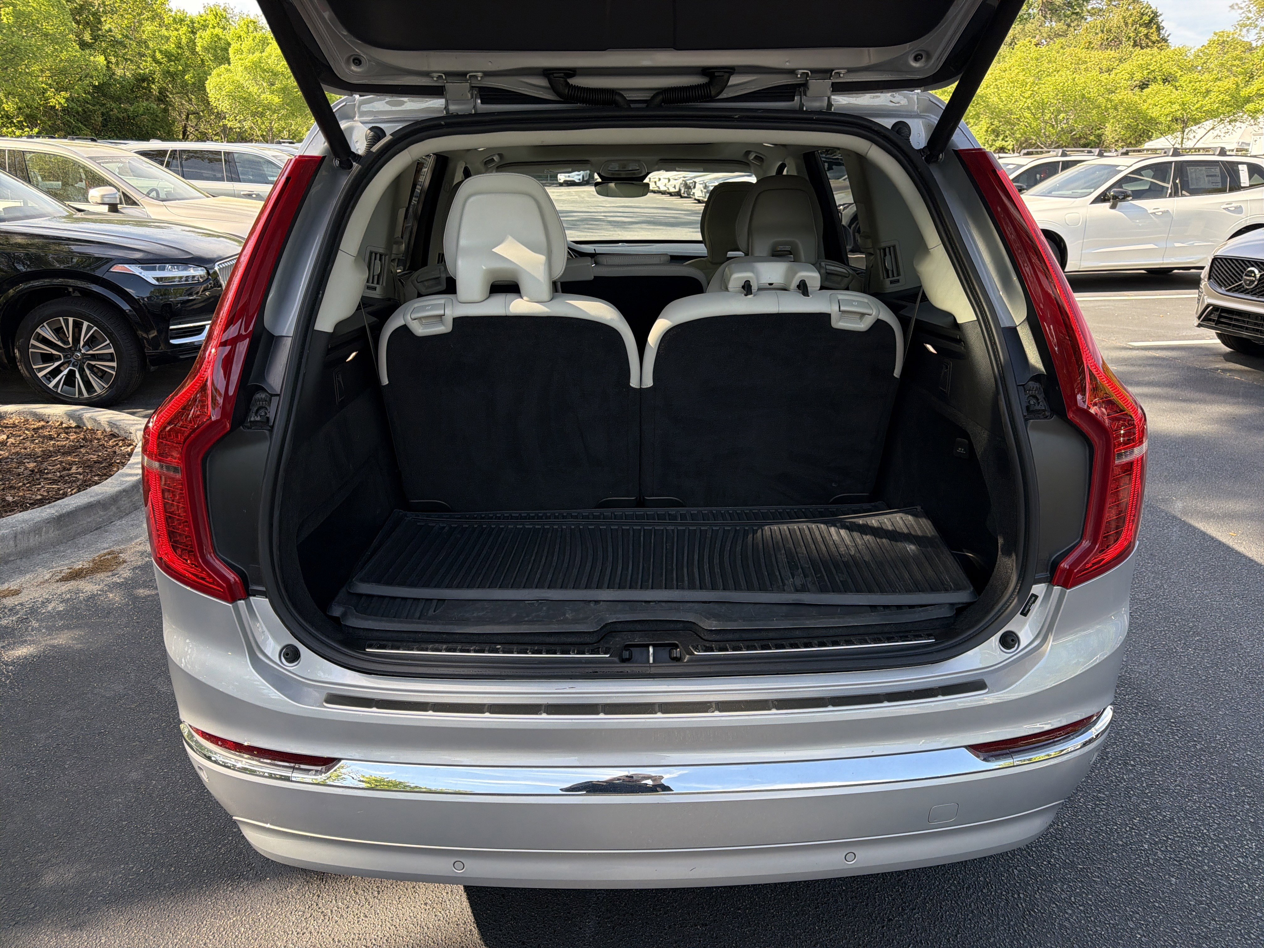 Certified 2024 Volvo XC90 T8 Ultimate w/ Protection Package Premier image 34