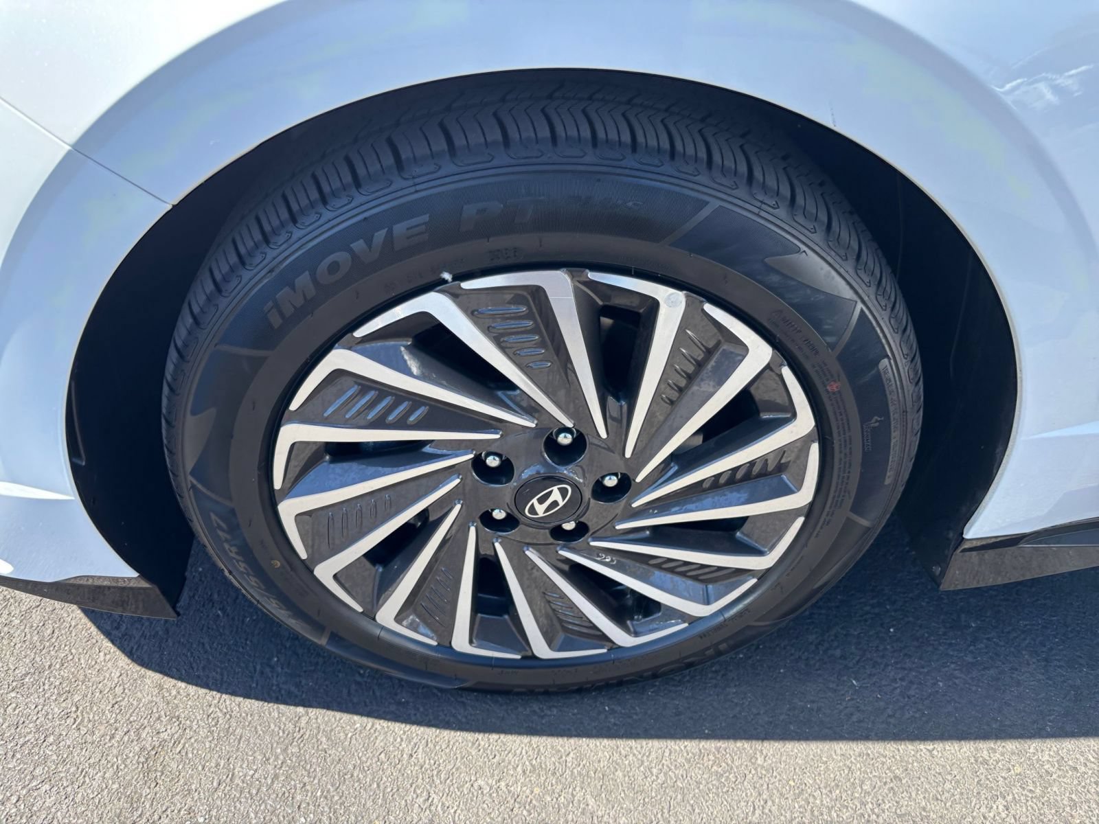 Used 2025 Hyundai Sonata SEL FWD image 30