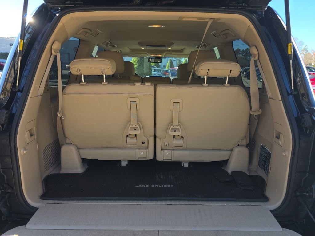Used 2014 Toyota Land Cruiser image 16