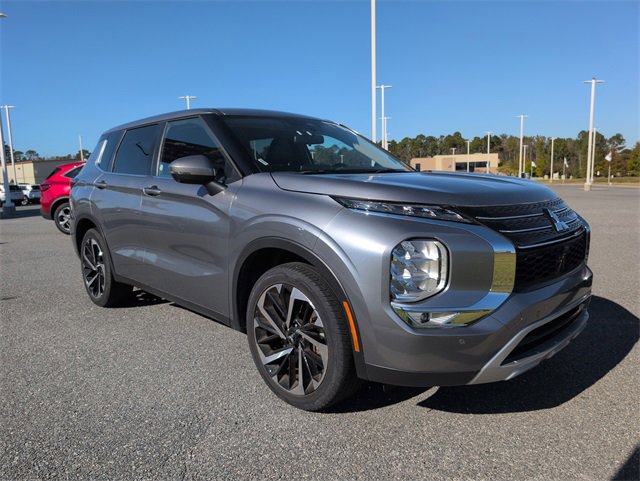 Used 2024 Mitsubishi Outlander SE