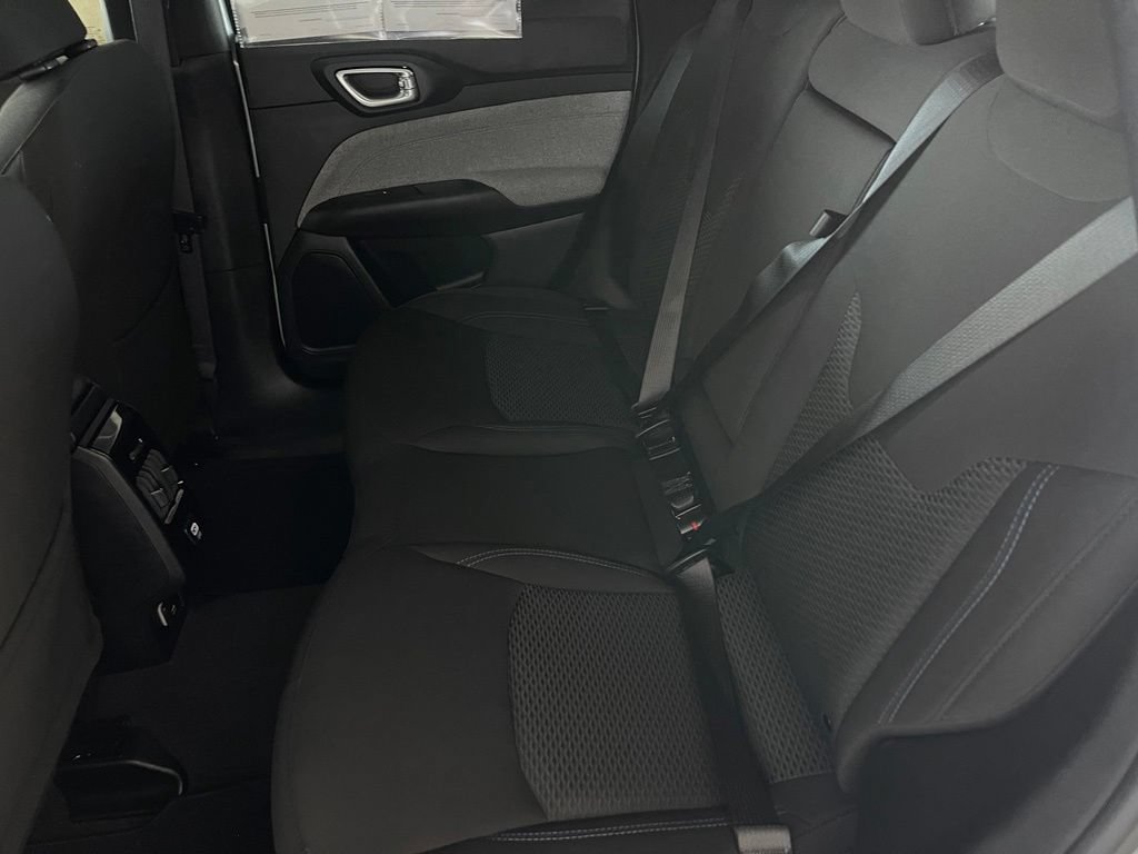 Used 2025 Jeep Compass Sport AWD/4WD image 10