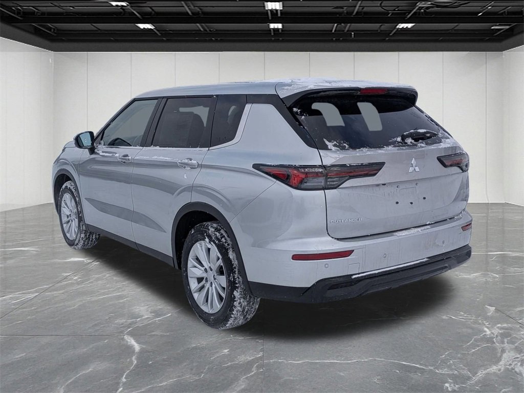 New 2026 Mitsubishi Outlander ES image 3