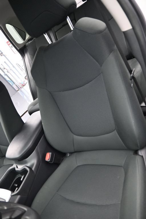 Used 2024 Toyota RAV4 LE AWD/4WD image 9