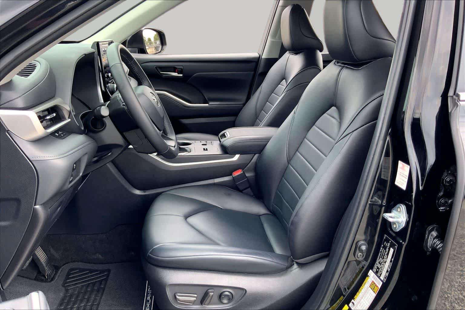 Certified 2024 Toyota Highlander XLE FWD image 8