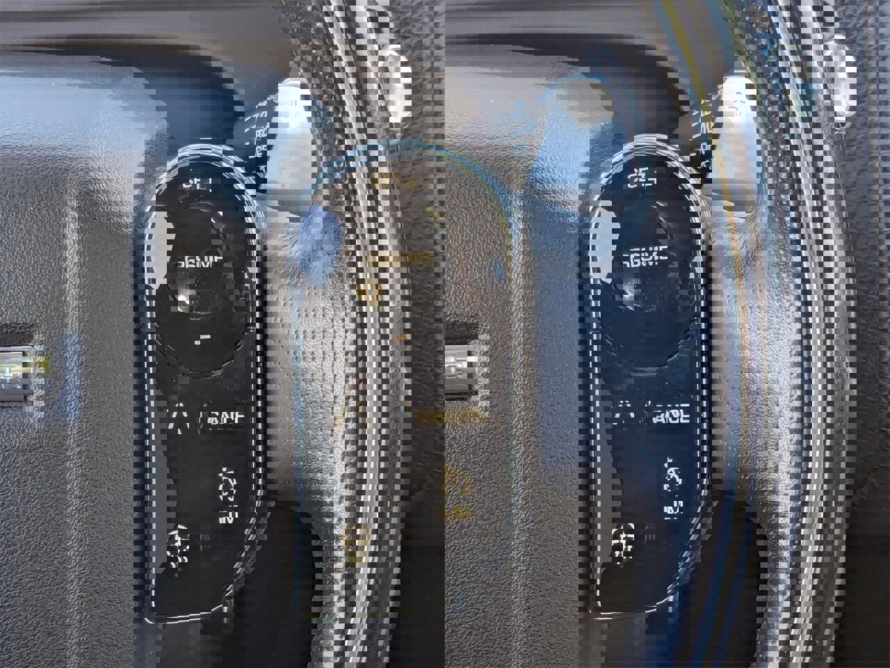 Used 2018 Land Rover Range Rover Velar R-Dynamic SE image 27