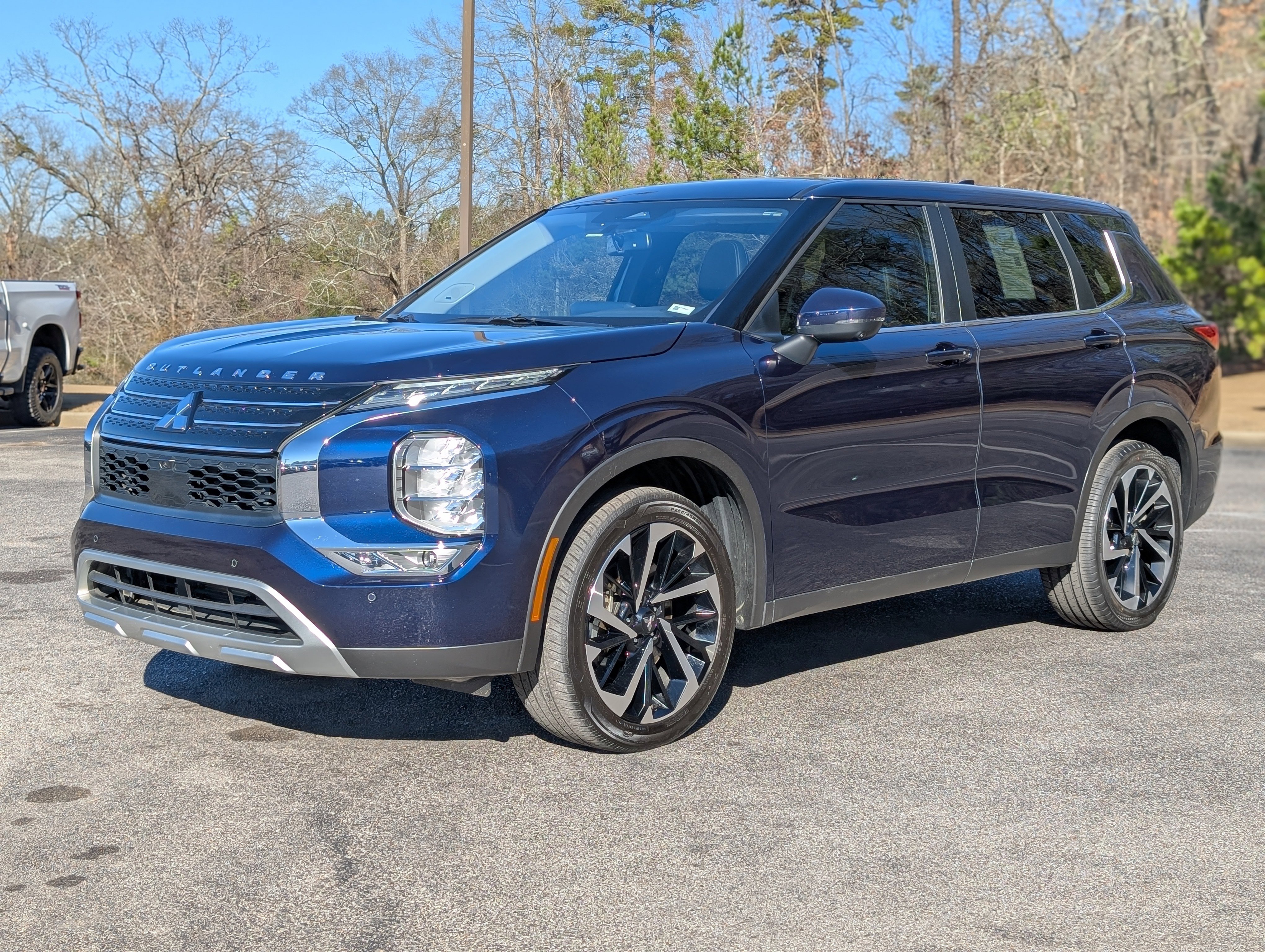 Used 2023 Mitsubishi Outlander SE image 5