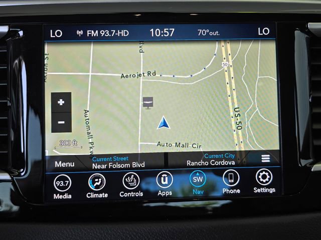 Used 2020 Chrysler Pacifica Touring-L FWD image 11