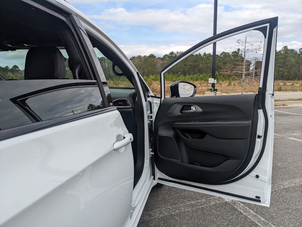 New 2026 Chrysler Pacifica Select w/ S Appearance Package image 57