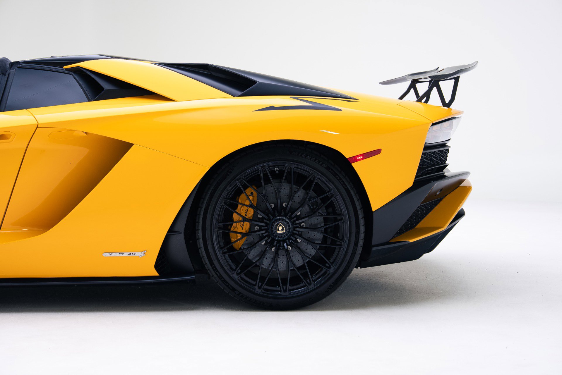 Used 2018 Lamborghini Aventador S image 18