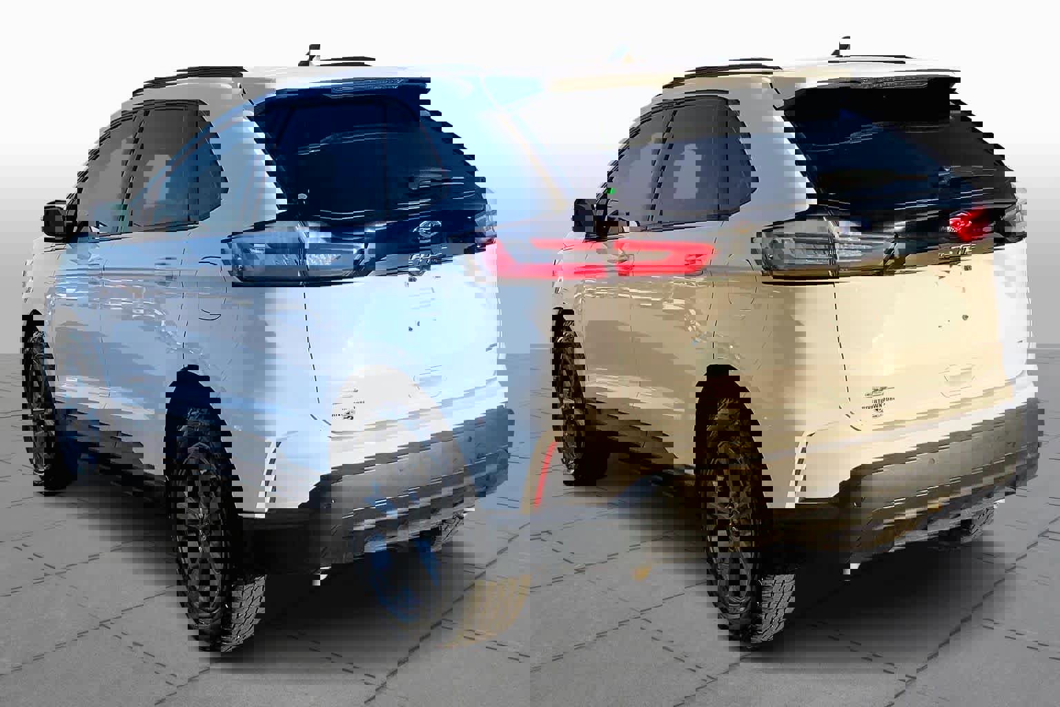 Used 2024 Ford Edge SEL w/ Sport Appearance Package image 12